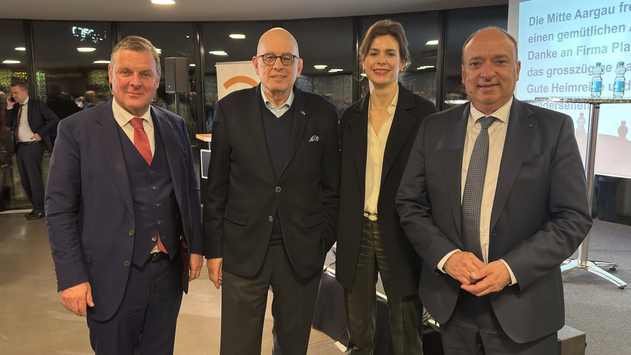 Diskussion zur Zukunft des bilateralen Weges bei Planzer Transport AG in Villmergen
